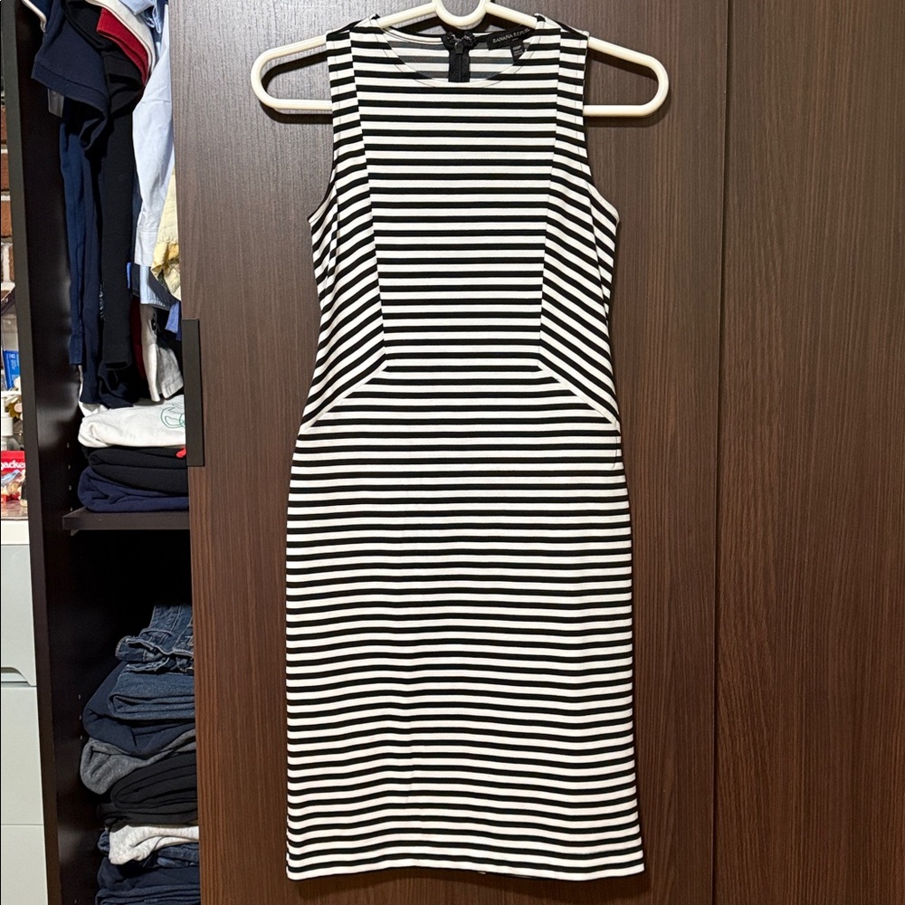 Banana republic size 00P black and white stripe dress